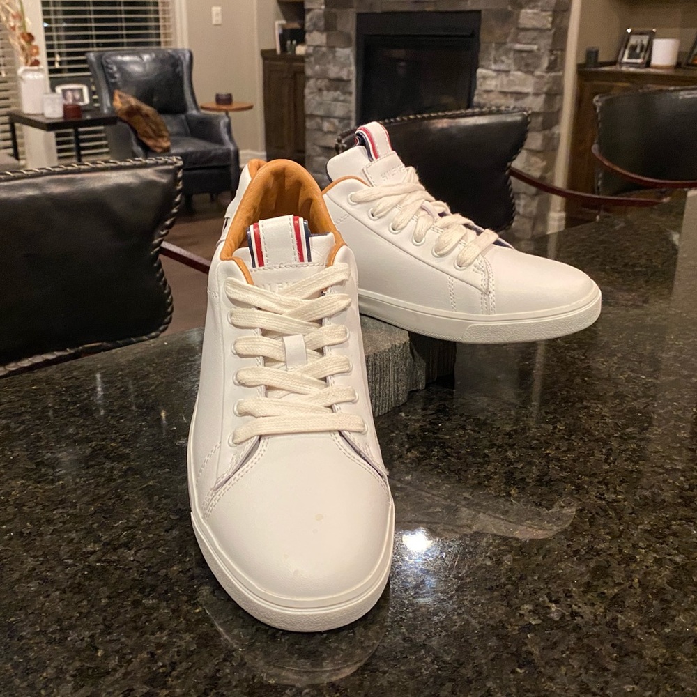 Tommy Hilfiger size 9, Deck Shoes.